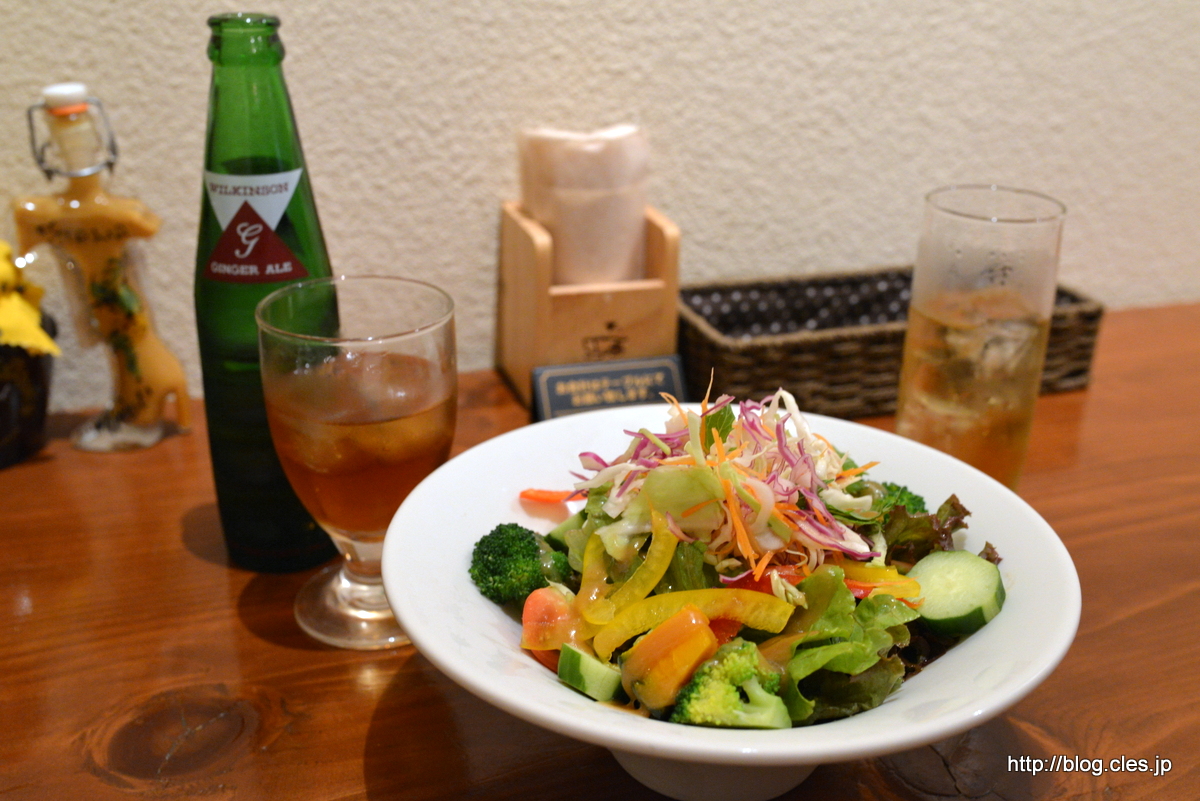 元気な野菜の農園サラダ+自家製仙台味噌のドレッシング+-+amo+la+Pizza+でディナーを