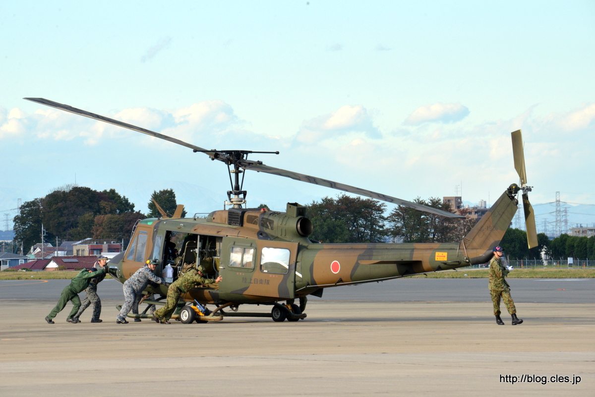 陸上自衛隊+UH-1J+-+入間航空祭+2014+に出撃（帰投～退場編）