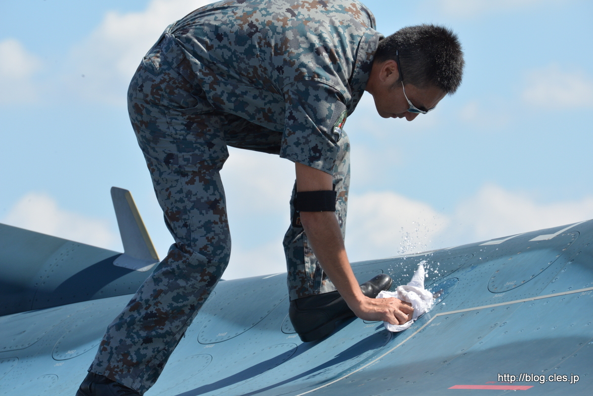 F-2+（43-8525）+これは燃料？+-+横田基地日米友好祭+2015+の空自機