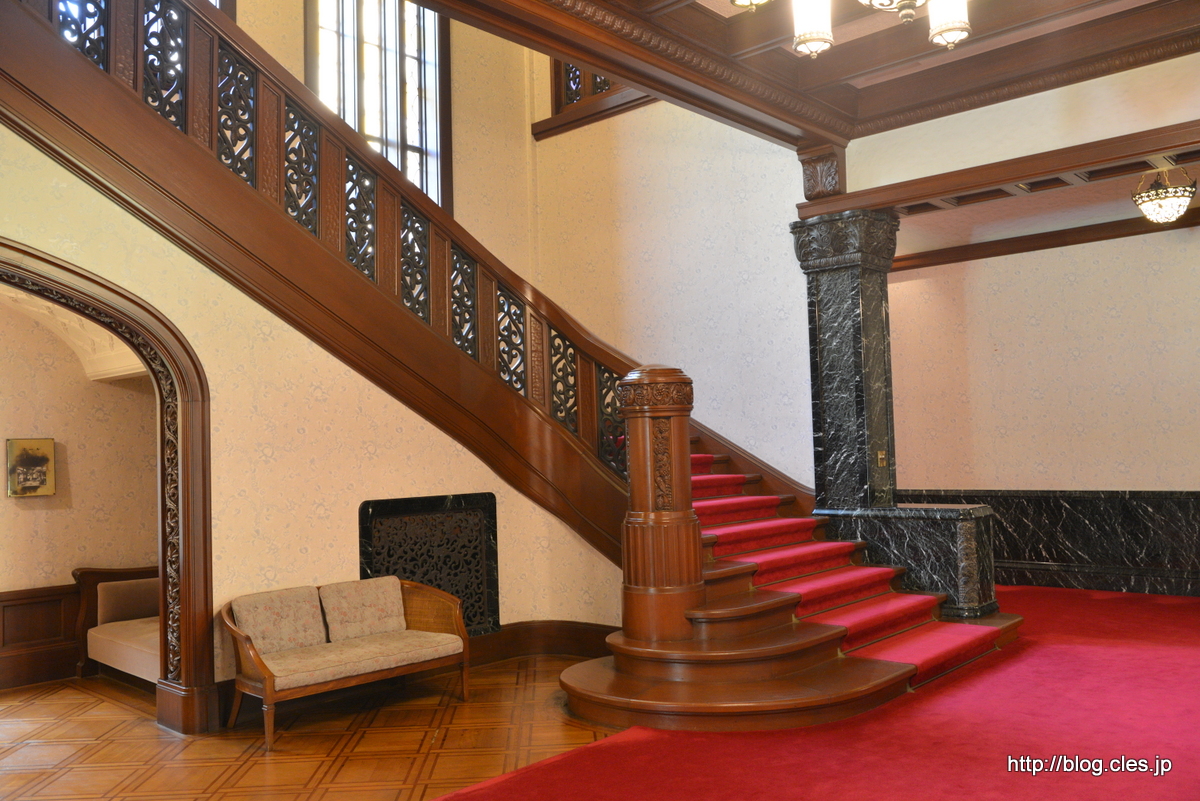 階段（１階）+-+駒場公園に建つ洋館（旧前田家本邸）
