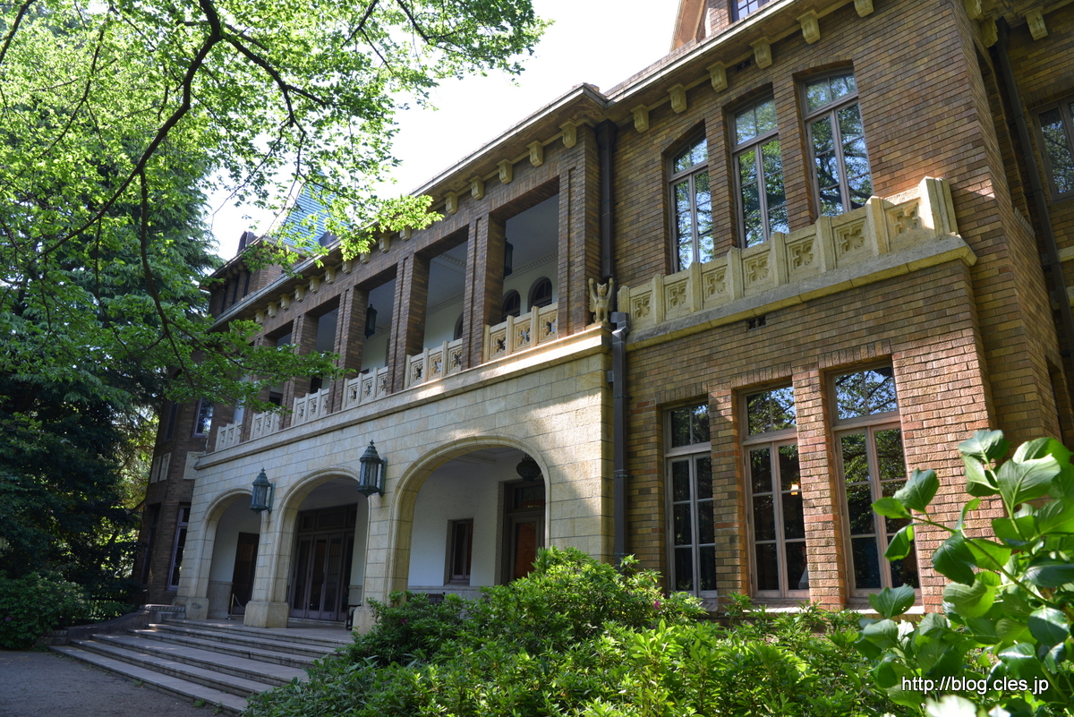 庭から+-+駒場公園に建つ洋館（旧前田家本邸）