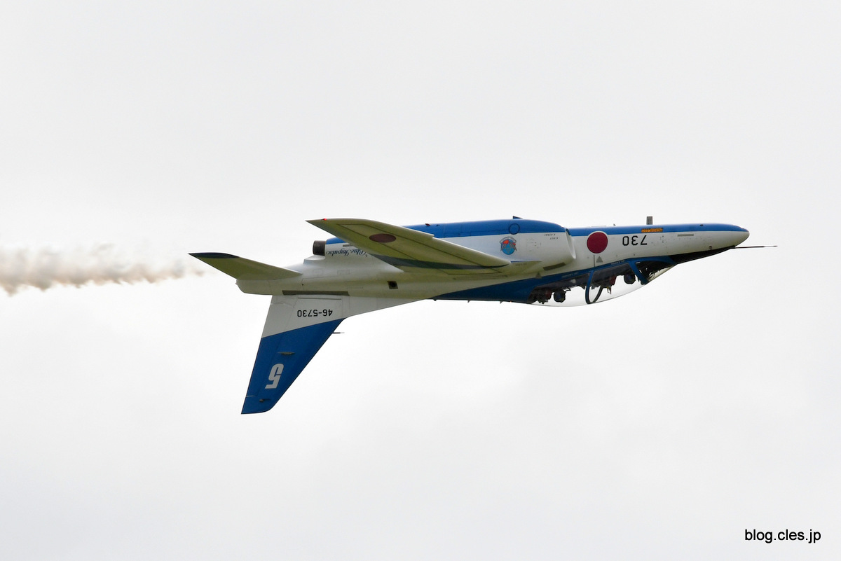 5番機（46-5730）によるフォーポイントロール+-+松島基地+復興感謝イベント+2016（ブルーインパルス+展示飛行編）