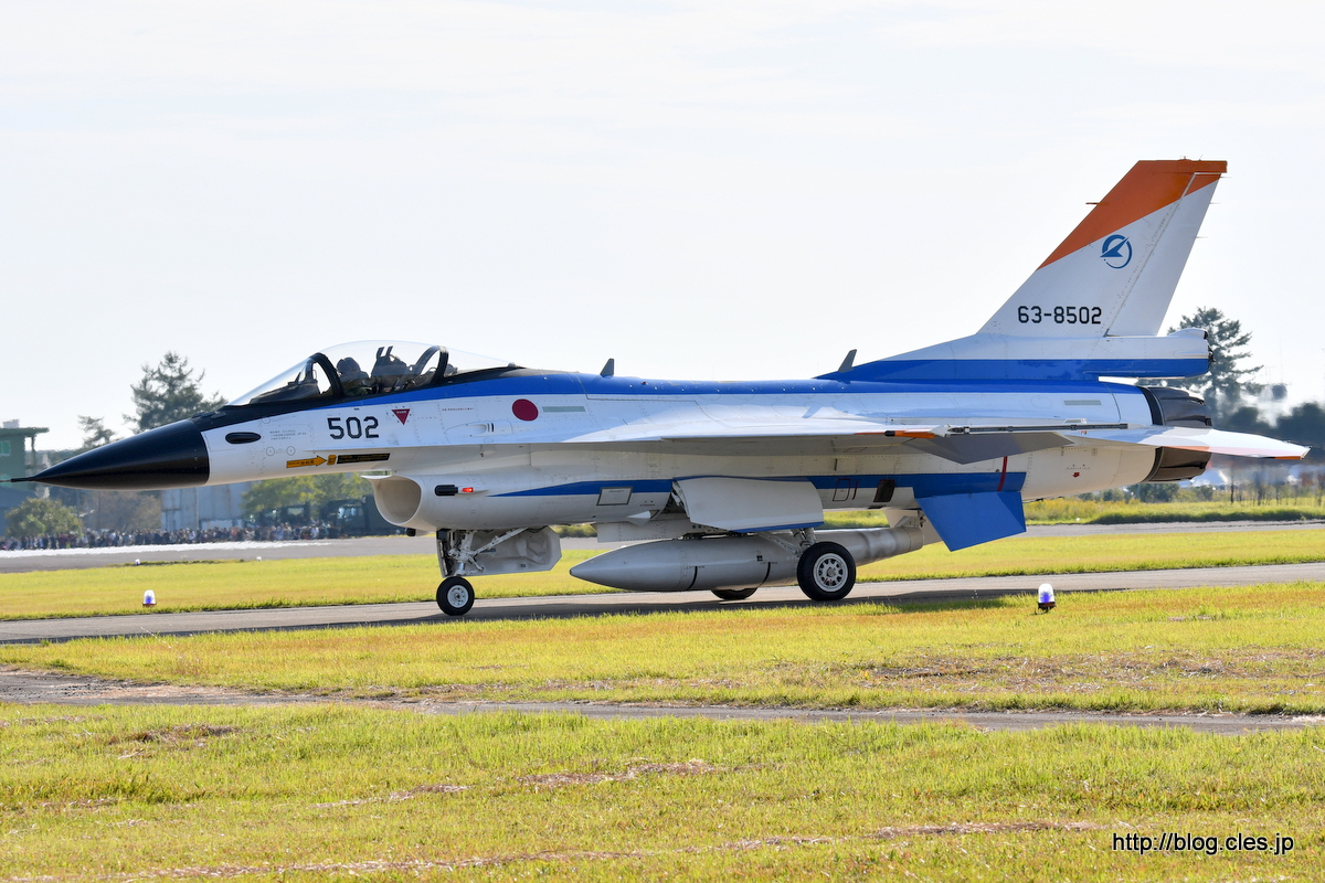タキシングする+F-2（63-8502）+-+飛行開発実験団の異機種大編隊（2016+岐阜基地航空祭）