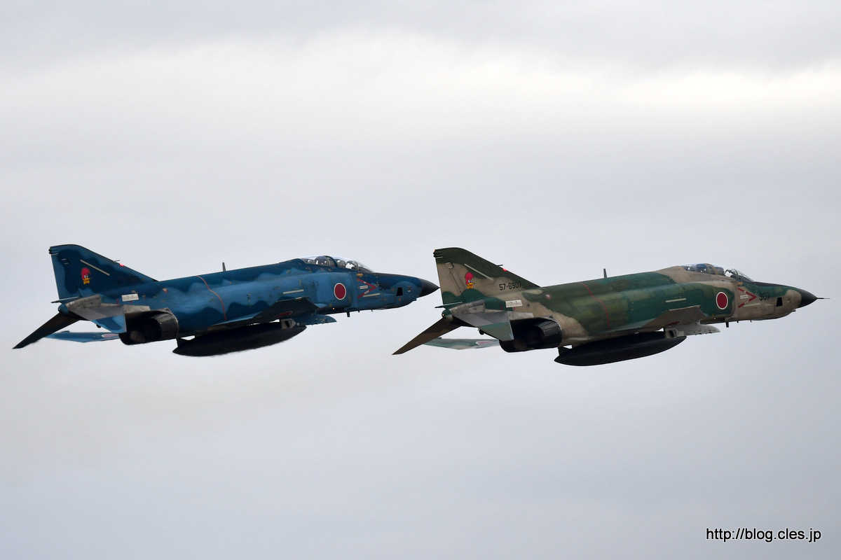 RF-4E（57-6907,+47-6905）編隊離陸+-+ファントムだらけの百里基地（平成30年+百里基地航空祭）