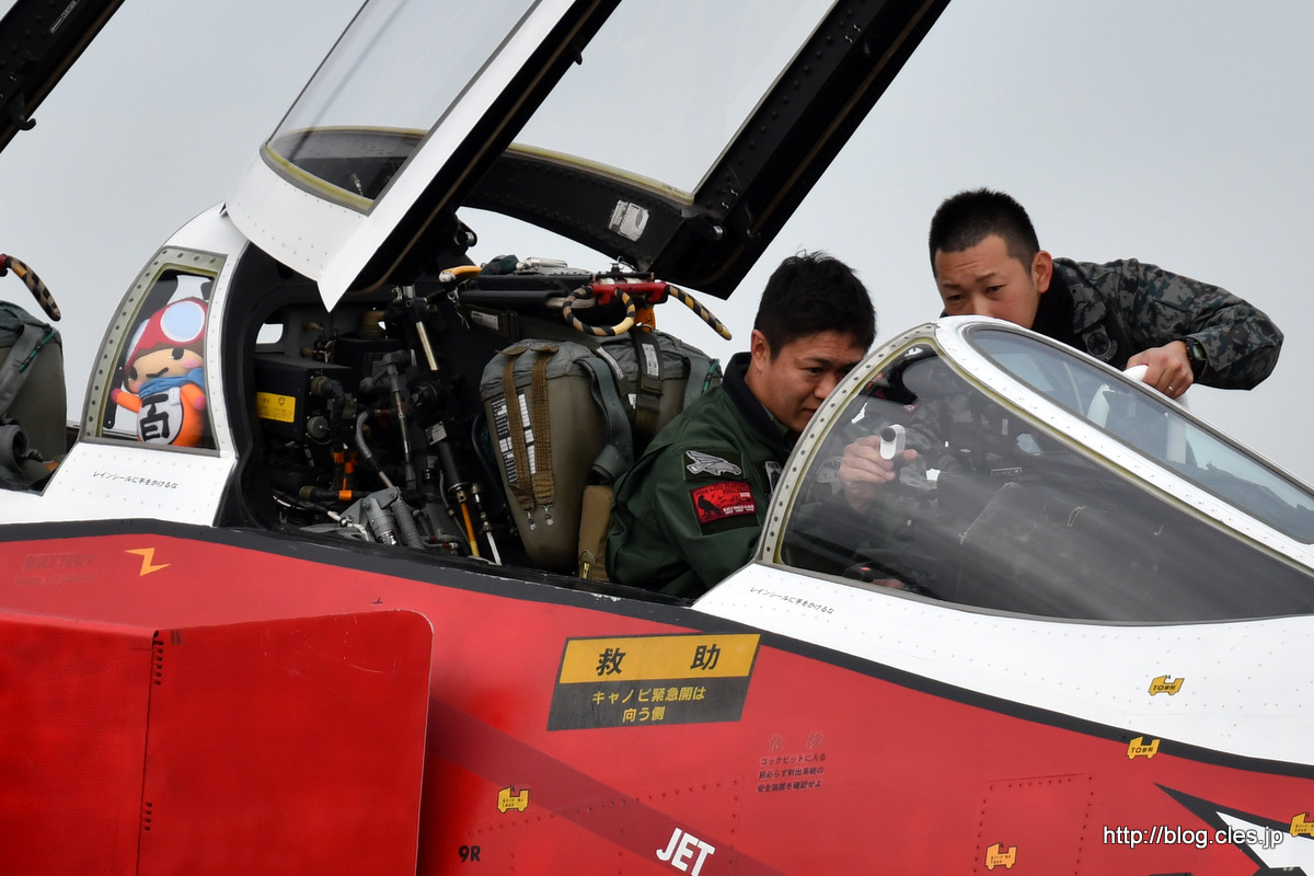 F-4EJ改（07-8428）記念塗装（オジロファントム白）+カメラの取り付け？+-+お目当てはスペマのファントム（平成30年+百里基地航空祭）