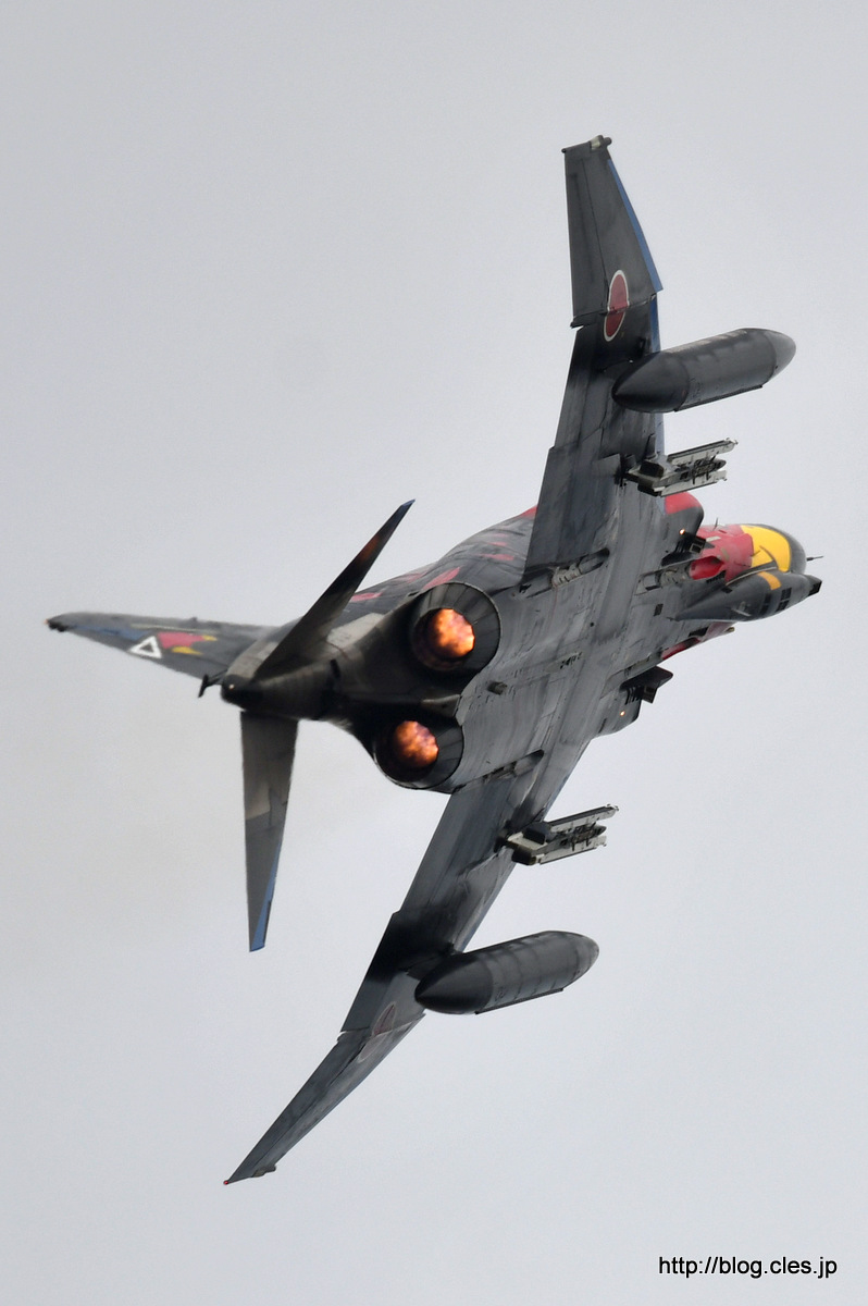 旋回する+F-4EJ改（77-8399）記念塗装（オジロファントム黒）+-+お目当てはスペマのファントム（平成30年+百里基地航空祭）
