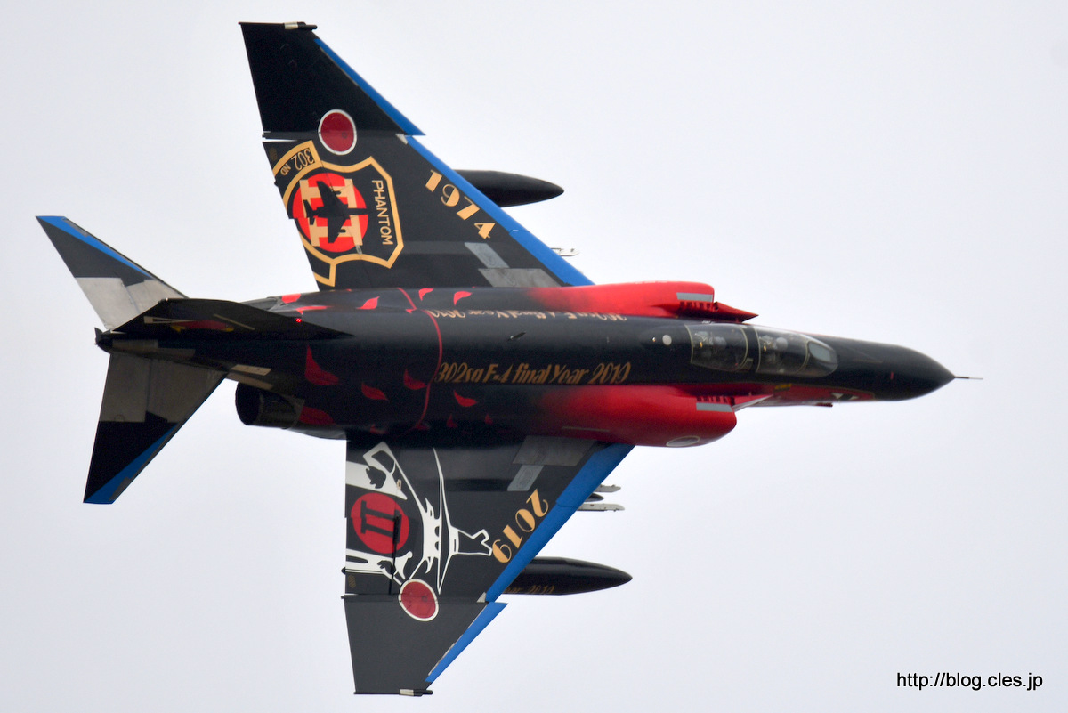 F-4EJ改（77-8399）記念塗装（オジロファントム黒）+上面+-+お目当てはスペマのファントム（平成30年+百里基地航空祭）