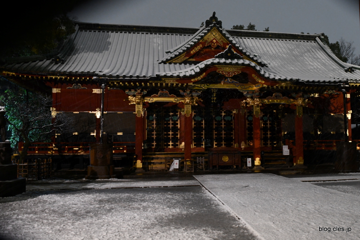 拝殿+-+雪の根津神社