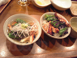 キジ丼＆キジ茶 - やきとり 八巻