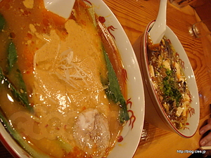 四川ラーメンと酸辣ラーメン - 瓦屋