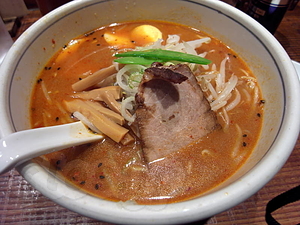 辛味噌ラーメン煮玉子 - 赤坂一点張