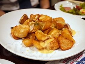 ホクホクポテトとキノコのクリームソース和え - 日比谷ＢＡＲの食卓
