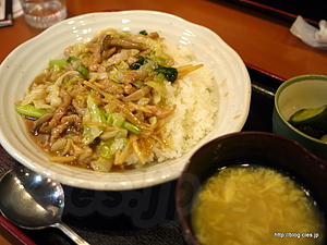 豚肉細切りあんかけ丼 - 麺飯菜館 じょうじょうのローメン