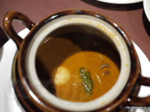 ココットカレーの壷の中 - 紅花 別館の激辛ココットカレー