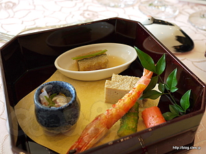 錦利休膾 熨斗合鴨黄身焼き 祝子持昆布 姿海老雲丹焼き 竹諸胡瓜と蒸鮭鮨 - 椿山荘の披露宴メニュー