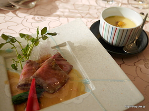 国産牛繊肉蒸し焼きと雲丹茶碗蒸し - 椿山荘の披露宴メニュー