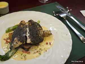 メインの魚料理 - ブラッスリー ぺルル（閉店）
