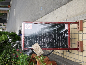 店の前の立て看 - ブラッスリー ぺルル（閉店）