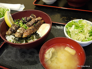 焼鳥丼 - 焼鳥 あつつや