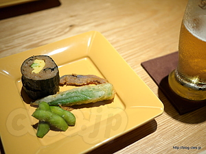 玄米麺のそば寿し、こんかさば オクラの一本揚げ 枝豆 - 六味 一滴