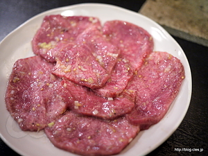 タン塩 - 炭聖 TANSEI でレバ刺し食べ納め？
