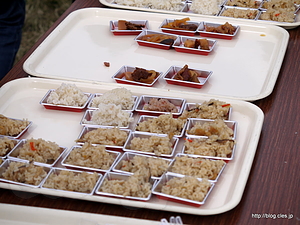 戦闘糧食I型 試食 - 立川防災航空祭 2011