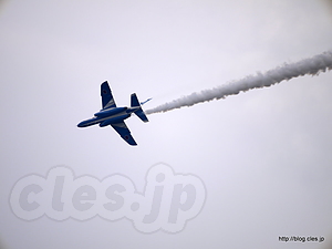 インバーテッドコンテュニアスロール - 入間航空祭 2011 のブルーインパルス