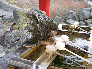 浅間山観音堂の手水舎 - 鬼押出し園