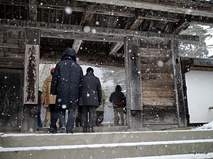 中尊寺 本堂入り口 - 関山 中尊寺