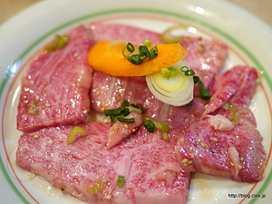 特上カルビ - 鶯谷園で焼肉を堪能する
