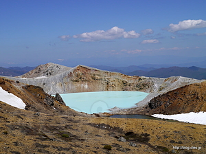 草津白根山湯釜展望所からの眺め - 草津白根山の湯釜