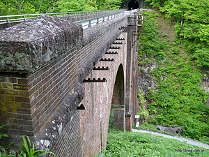 碓氷第三橋梁上の様子 - 碓氷第三橋梁（めがね橋）
