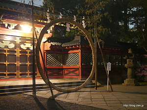 根津神社の茅の輪 - 夏の訪れ