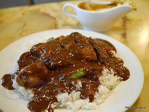 カツにジャワカレーソースをかけると・・・ - カレーキッチン ジャワ