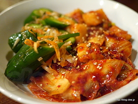 キムチ盛り合わせ - レトロな内装の押忍！カルビ番長で焼肉