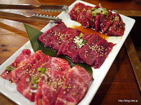 焼肉セット - レトロな内装の押忍！カルビ番長で焼肉