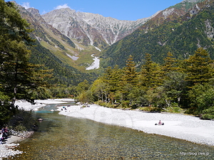 河童橋付近からの穂高連峰 - 上高地散策 ２時間コースをゆく