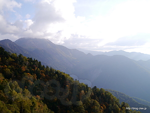 残念ながら焼岳は雲に・・・ - 新穂高ロープウェイ（しらかば平～西穂高口）