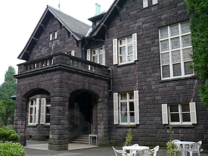 洋館正面 - 旧古河庭園の秋のバラフェスティバル 2012
