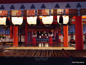 本殿内部の様子 - 嚴島神社と大鳥居と潮の干満