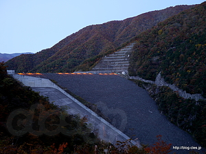 右岸から - 徳山ダム