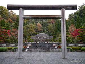 武蔵野陵 - 武蔵陵墓地と紅葉