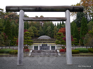 武蔵野東陵 - 武蔵陵墓地と紅葉