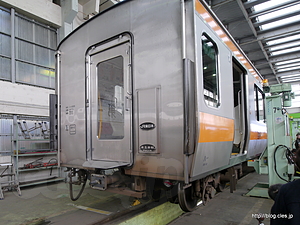 車両のジャッキアップ - 豊田車両センターまつり 2012