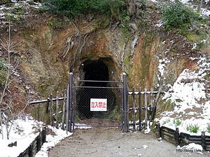  - 岩脇蒸気機関車避難壕跡