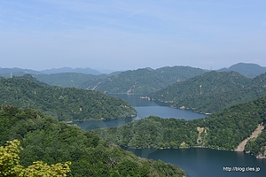 記念碑付近からの田子倉湖 - 六十里越を行く