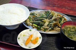 ニラレバ炒め定食 - だるまや