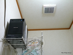 棚の上のNAS - 意外な NAS の置き場所は