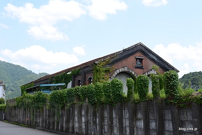 側面 - 和田山駅に残るレンガ車庫跡