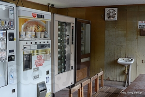 レトロな自販機 - ベンダーショップ芦田